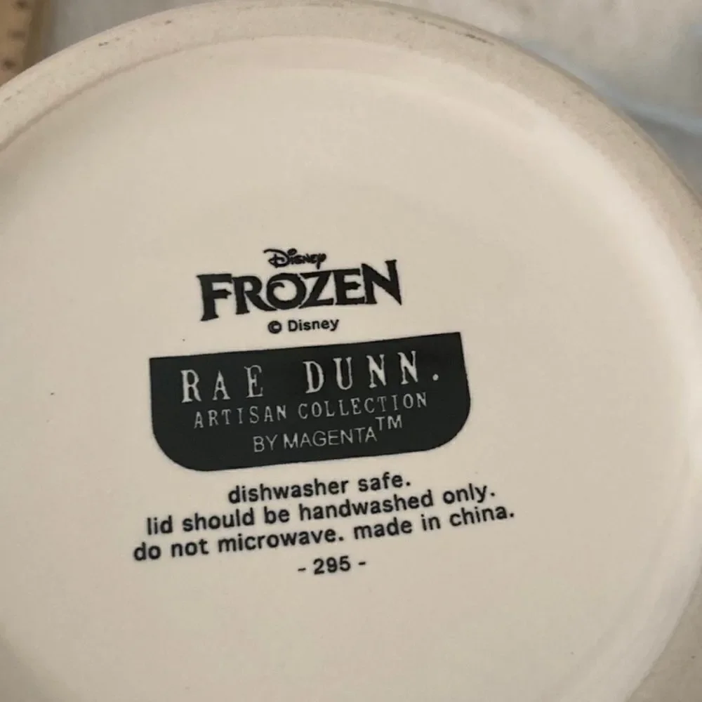 NWT Rae Dunn Disney Frozen Olaf” I lLIKE WARM HUGS”White Black Canister with Lid